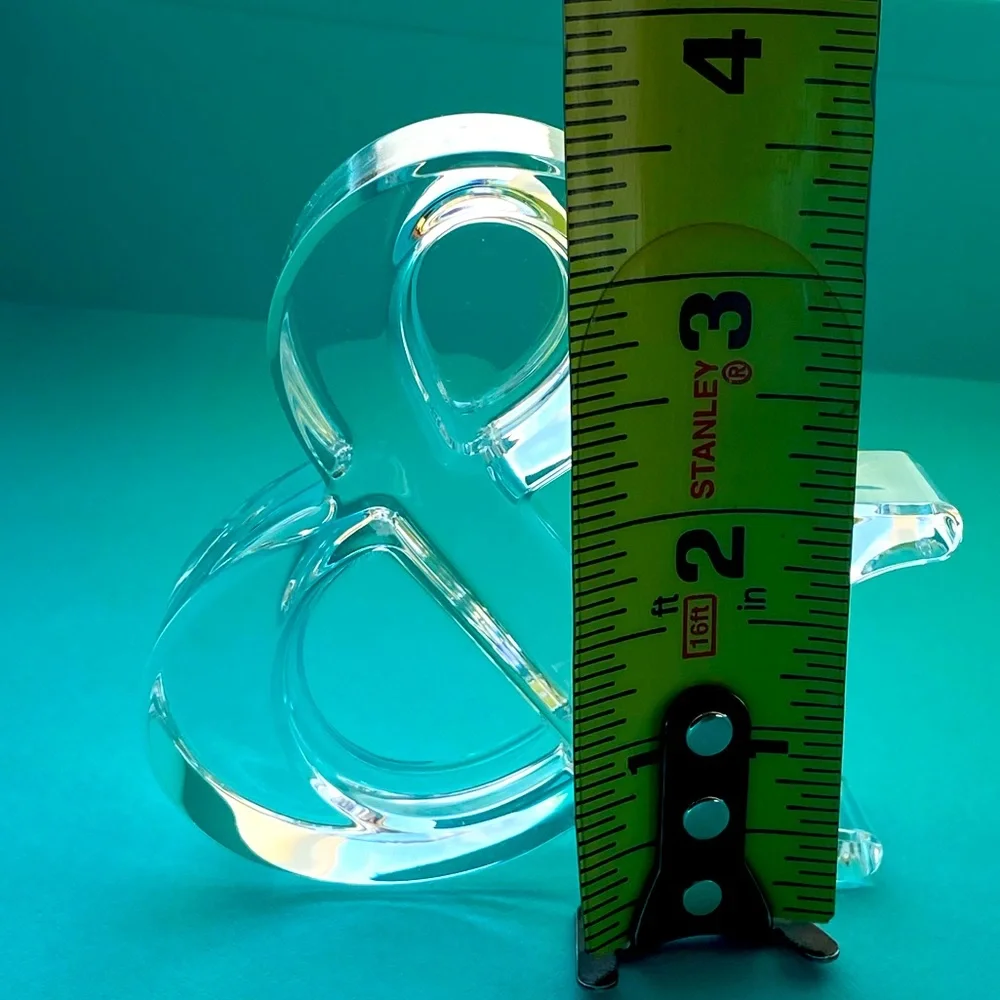 Ampersand‎ paper weight